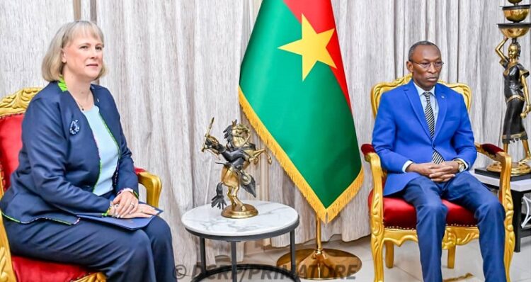 Joann M. Lockard, ambassadrice des États unis d’Amérique au Burkina et le premier ministre Dr Appolinaire de Tambèla