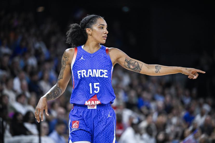 Gabby Williams en maillot des bleus 